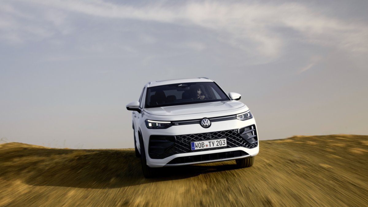 La gamma inclou dos versions híbrides endollables, amb les quals pot arribar fins a 100 km d’autonomia elèctrica i 850 km sense proveir-se.