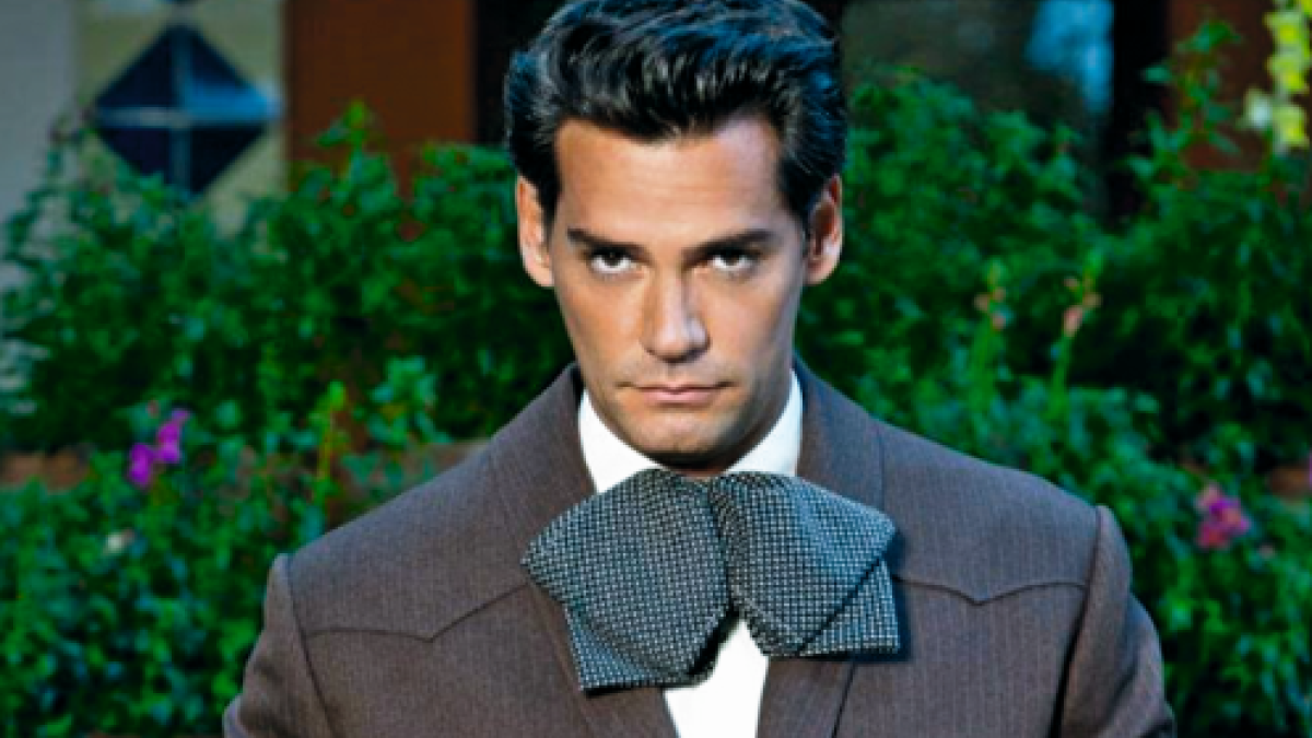 Daniel ama a Camila y quiere confesarle quién es realmente.