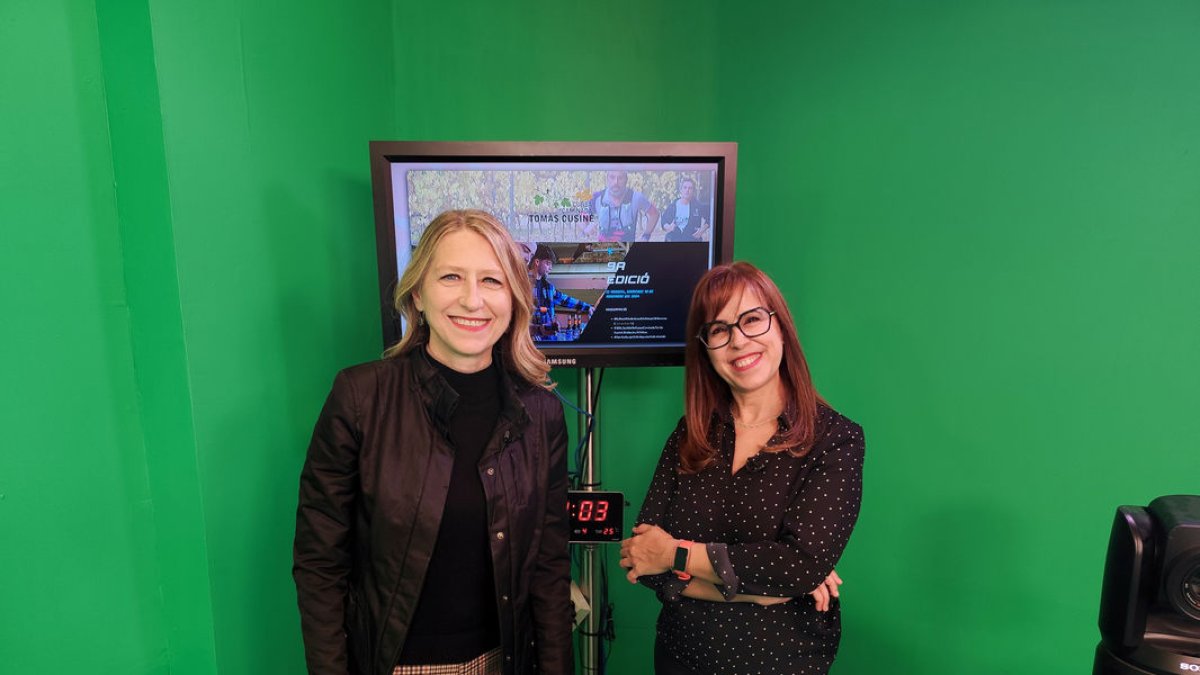 Mireia González Antó y Mariví Chacón, en el plató de Lleida Televisió. - JCMC