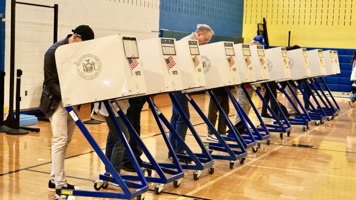 L’afluència de votants va ser molt elevada tota la jornada, com ho havia estat el nombre dels que van exercir el seu dret amb temps. - EUROPA PRESS