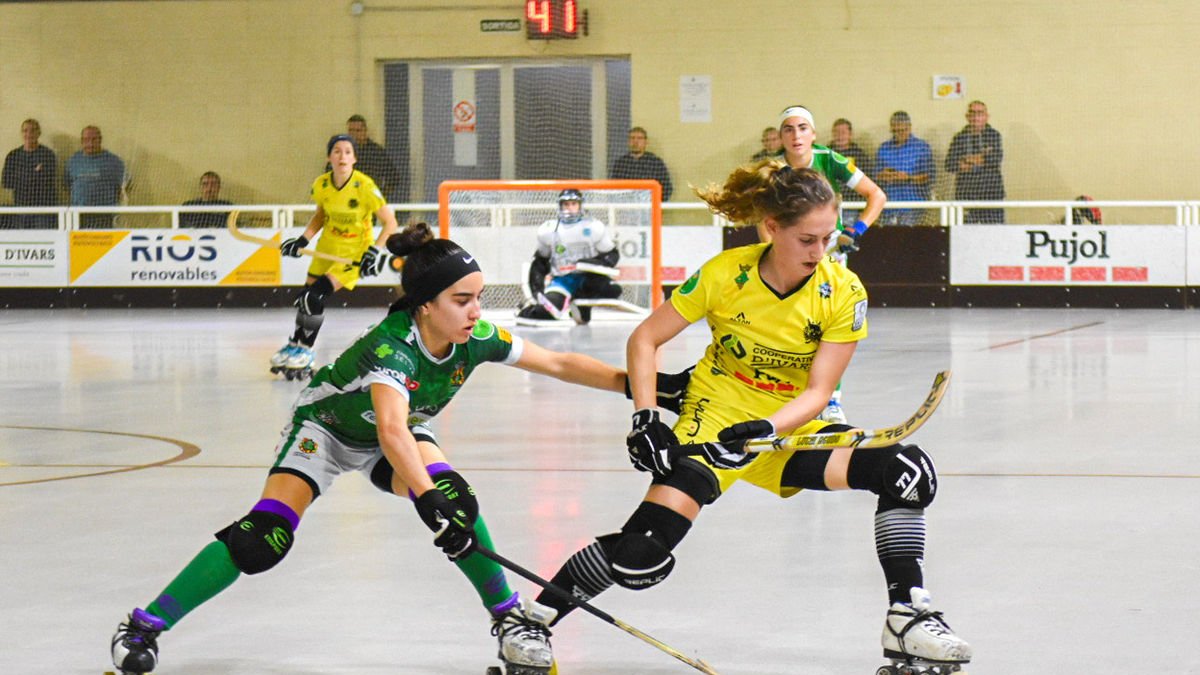 Ana Horche, autora ayer de dos goles y dos asistencias, pugna con una jugadora del Cerdanyola. - CLARA LIÁÑEZ