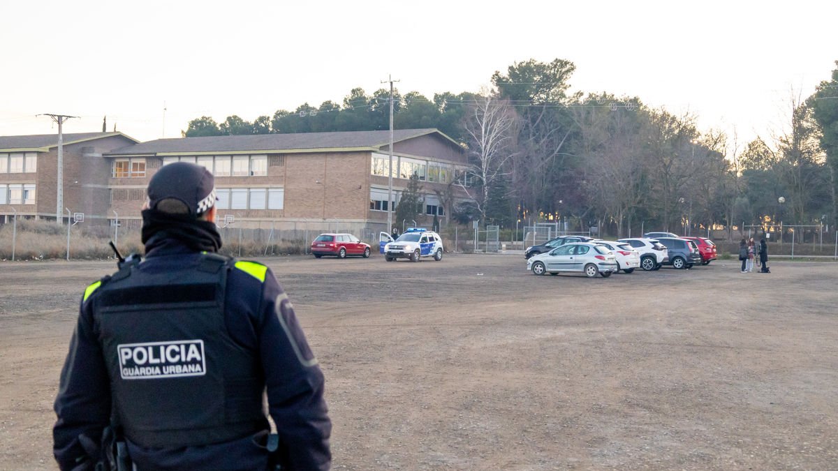 La Guàrdia Urbana va incrementar la vigilància al pàrquing del centre després de l’assalt. - JORDI ECHEVARRIA