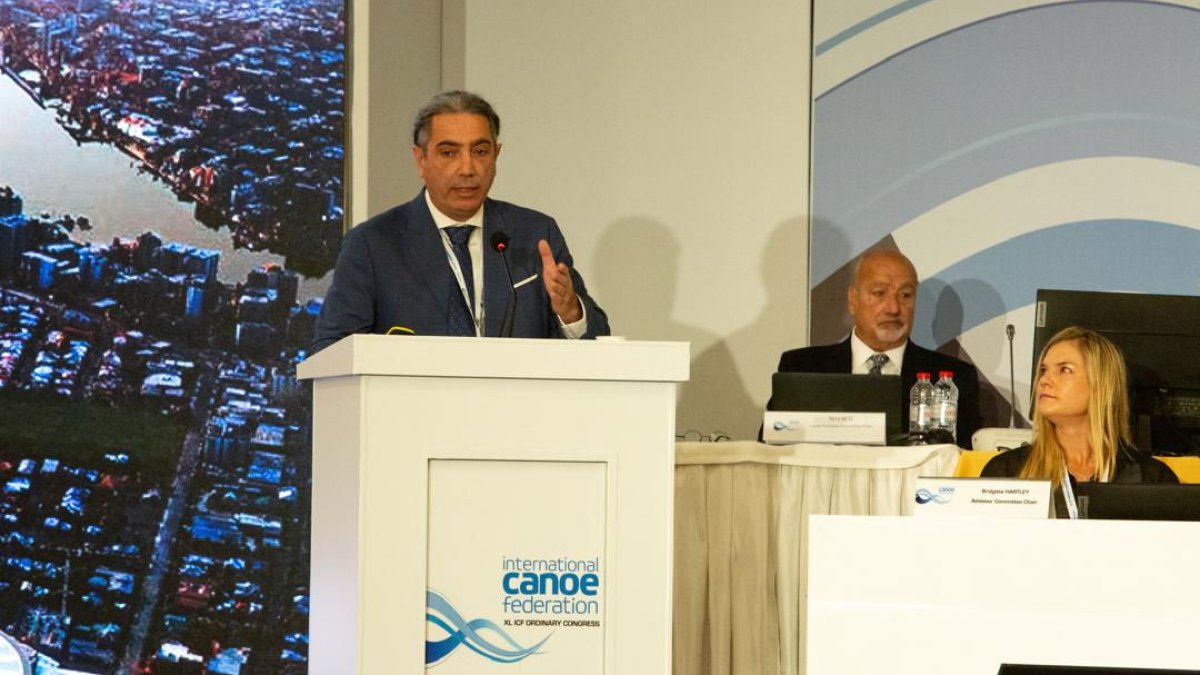 El pallarès Lluís Rabaneda, durant la seua intervenció en el Congrés de la Federació Internacional.