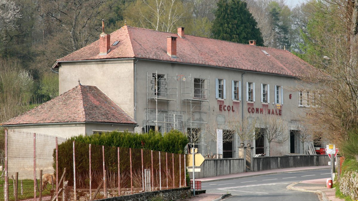 En aquest edifici, llavors escola municipal, de Sénaillac-Latronquière, va passar els seus últims dies.