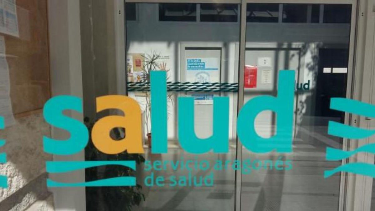 Imagen del acceso al Centro de Salud de Binéfar.
