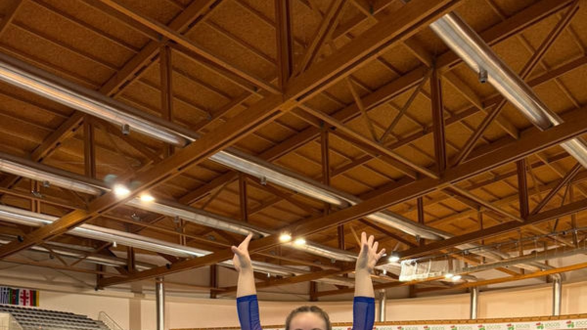 La gimnasta lleidatana Àngela Mora, amb les seues medalles.