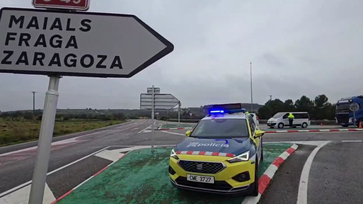 Control de trànsit a la C-12  a Maials per les restriccions a Tarragona / Jordi Echevarria