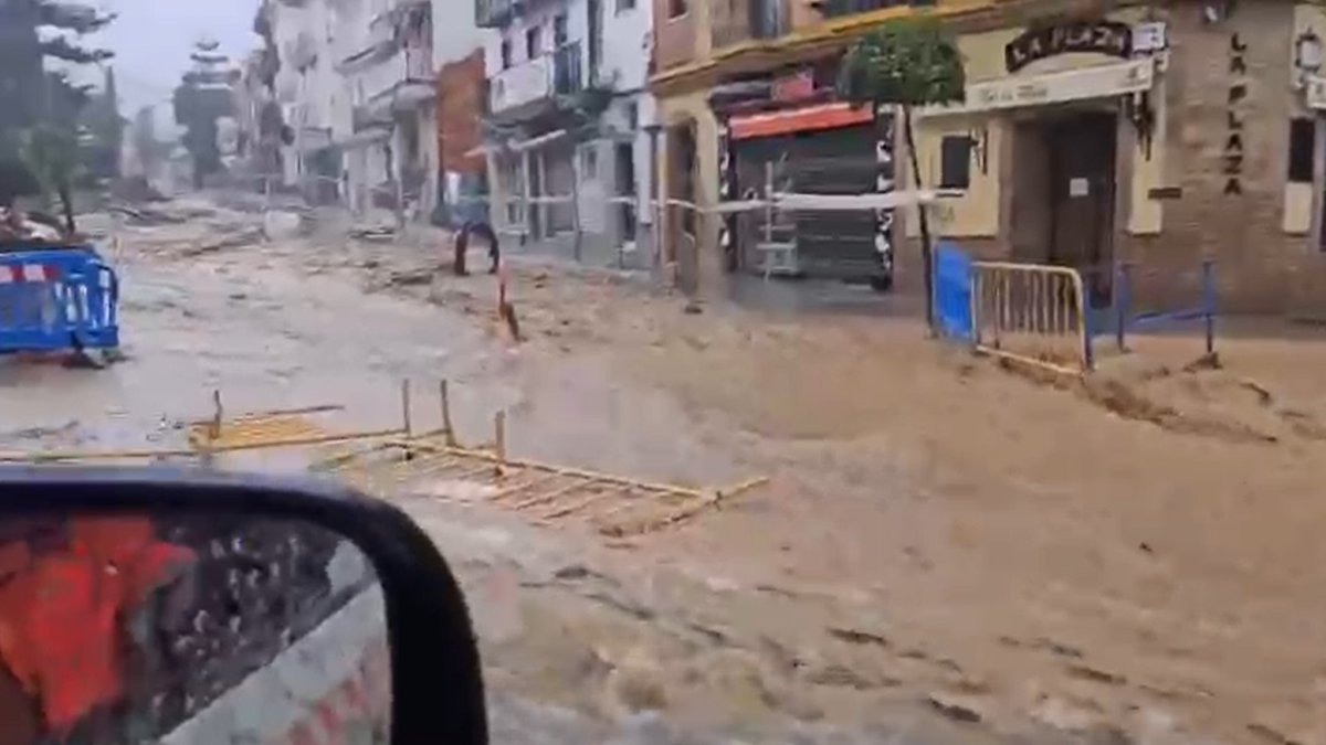 Riada a consecuencia de las intensas lluvias caídas en Alhaurín de la Torre este miércoles