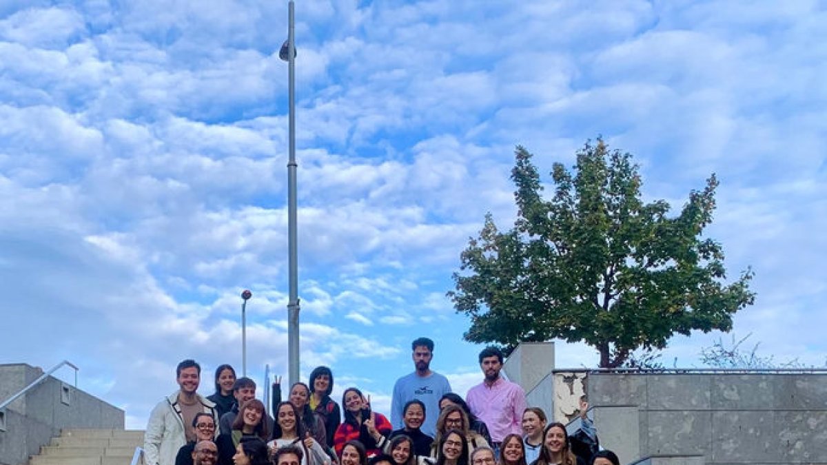 Foto de grup de participants en la jornada organitzada per la unitat docent.
