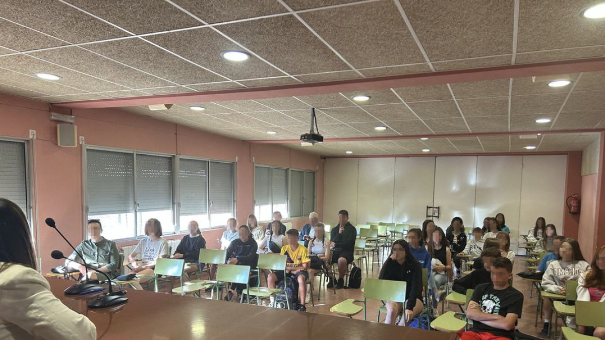 Alumnos de instituto Josep Vallverdú, donde se lleva a cabo esta experiencia pionera. - INS JOSEP VALLVERDÚ