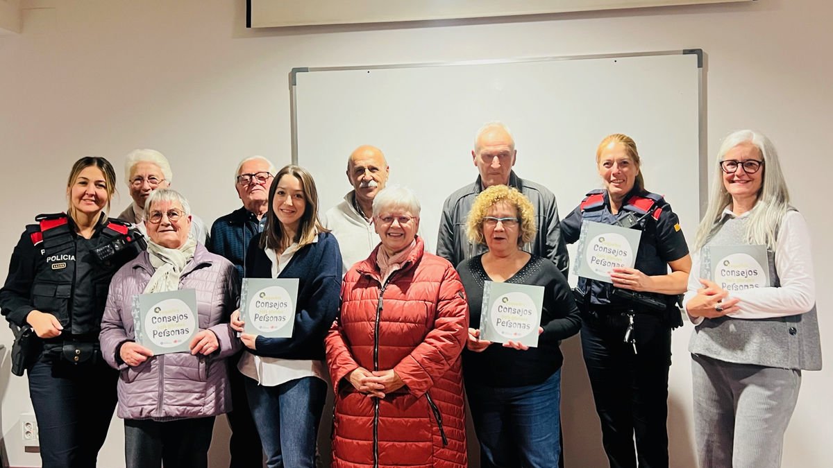 Xarrada a l'Associació de Malalts d'Alzheimer per prevenir estafes - MOSSOS D’ESQUADRA