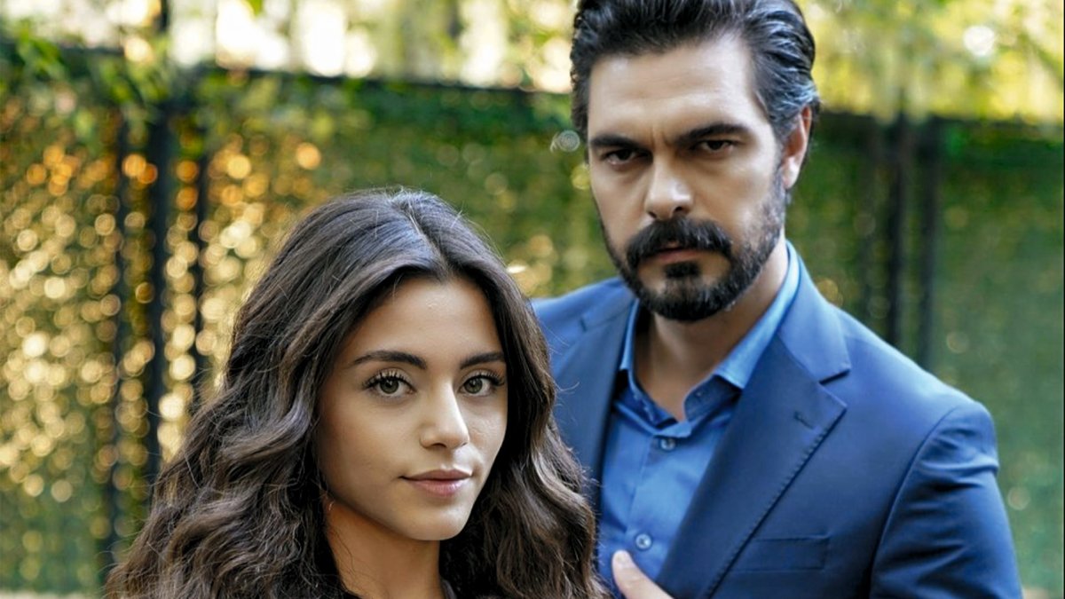 Aunque lo niega, la pareja tiene sentimientos el uno por el otro.