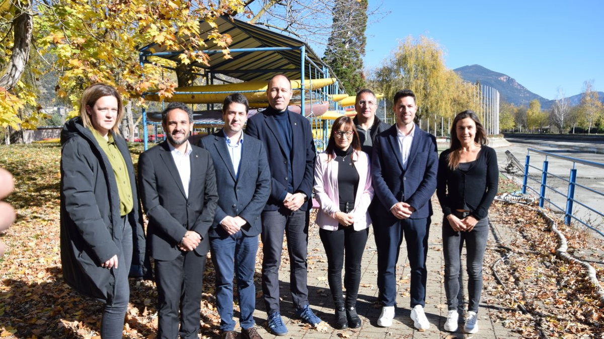 El conseller de Deportes se reunió en el Parc del Segre con autoridades municipales y responsables de Inefc Pirineus. - C.S.