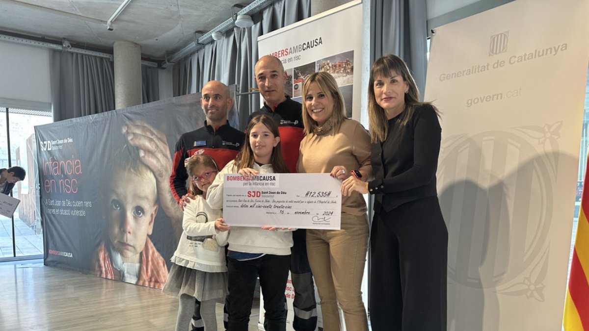 El centro Sant Joan de Déu Terres de Lleida recibió ayer la recaudación de Bombers amb Causa 2024.lA
