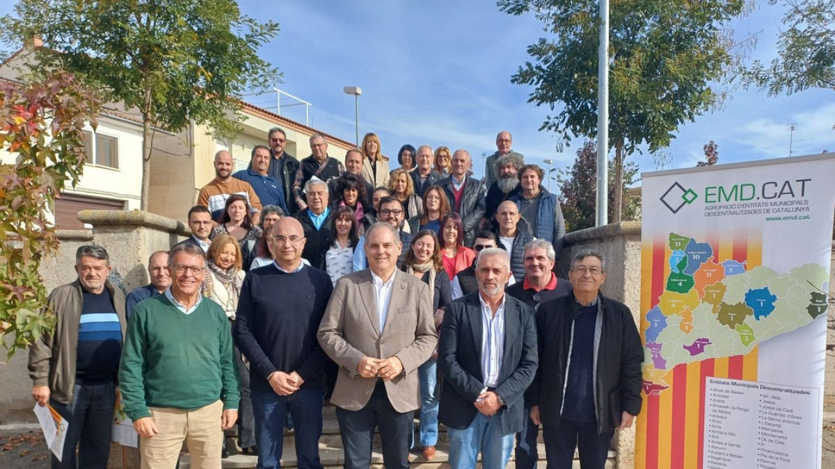 Los presidentes de las EMD catalanas que ayer participaron en la asamblea en el pueblo de Sucs. - EMD.CAT