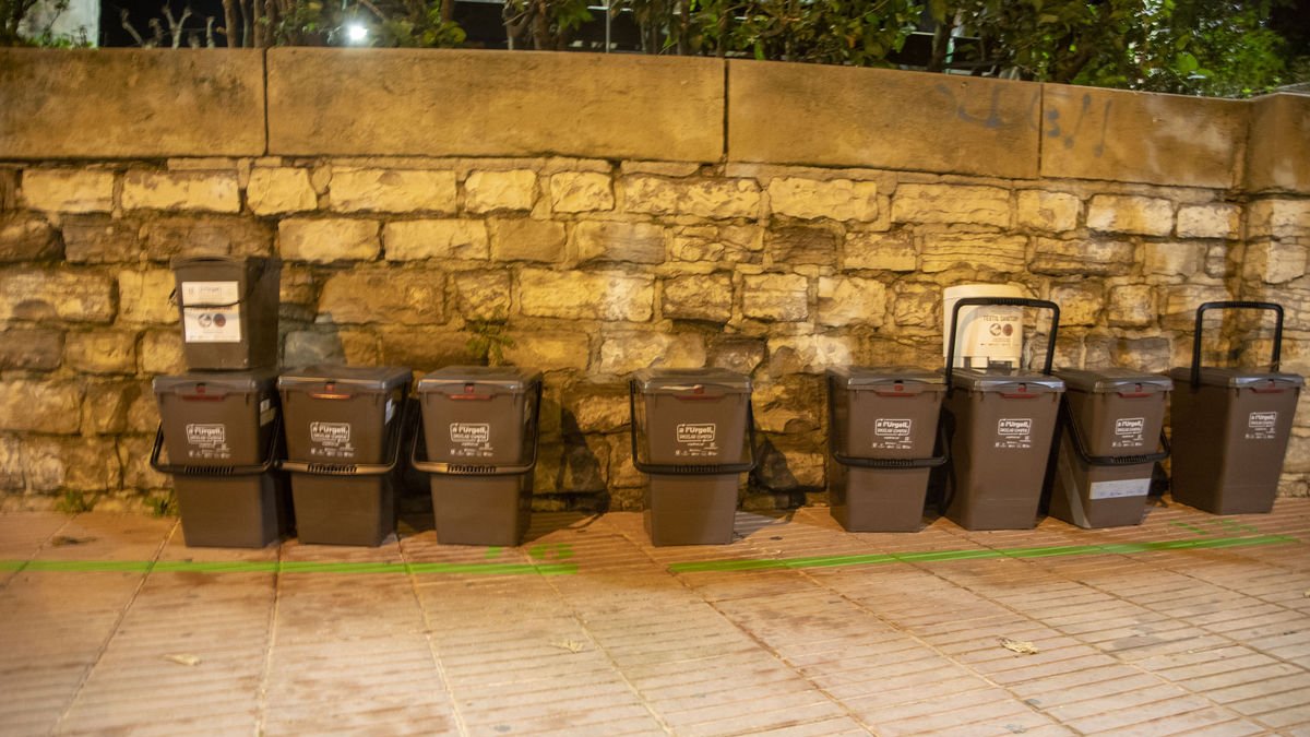 La majoria de la ciutadania intenta respectar el sistema de reciclatge. - LAIA PEDRÓS