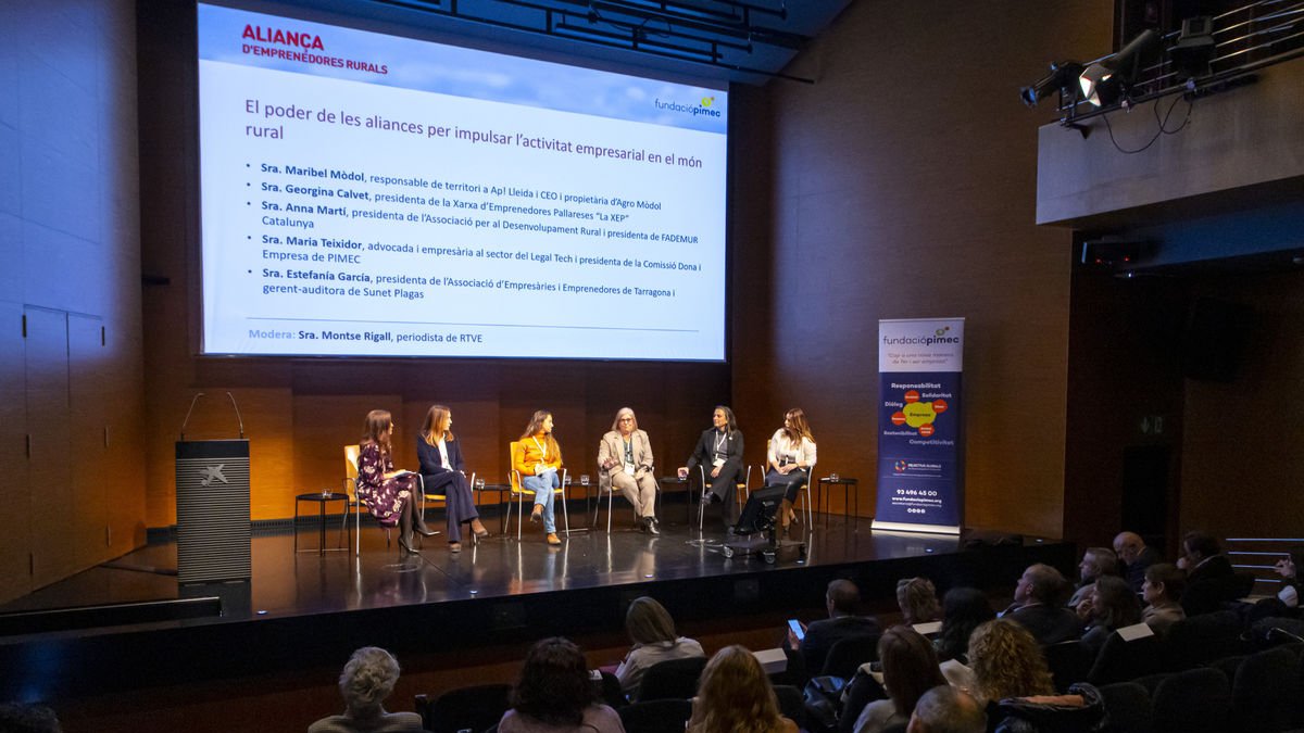 Una jornada reunió en el Caixafòrum a 80 proyectos rurales. - JORDI ECHEVARRÍA