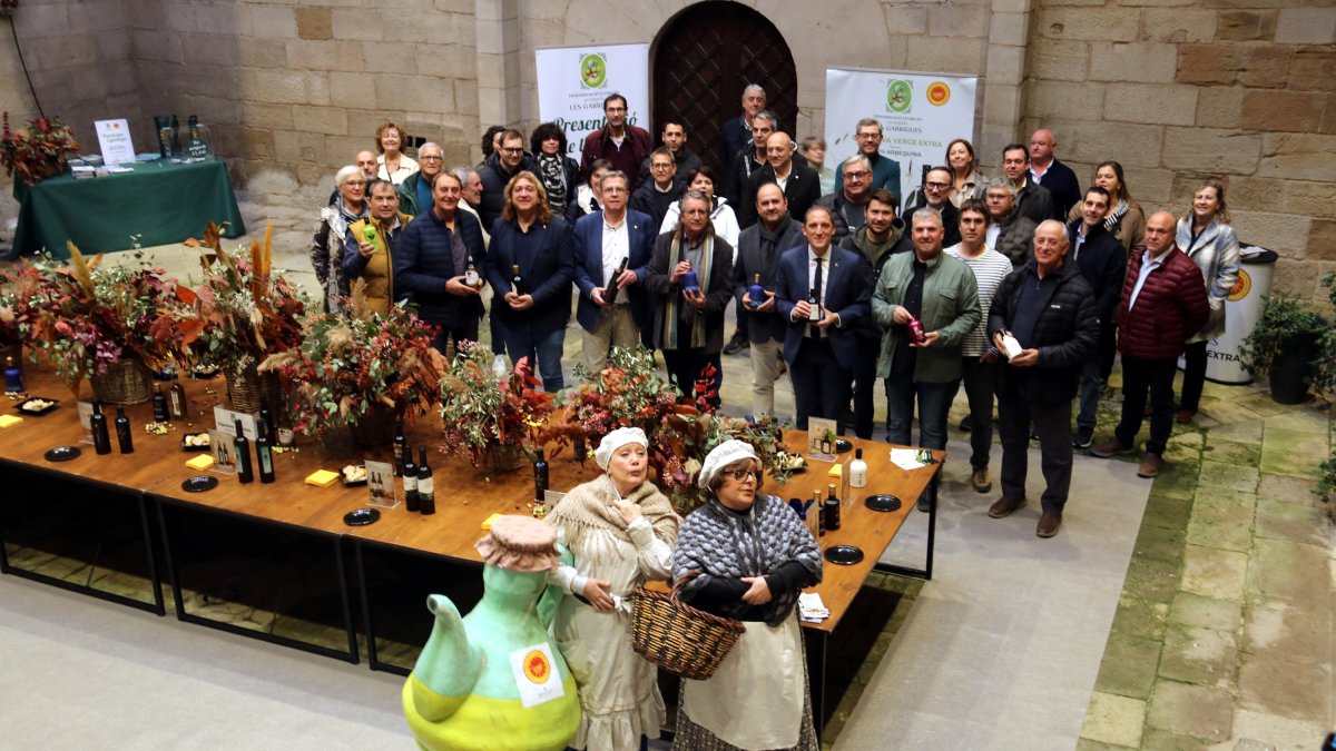 Presentació de l'oli nou de la DOP Les Garrigues al pati de l'IEI
