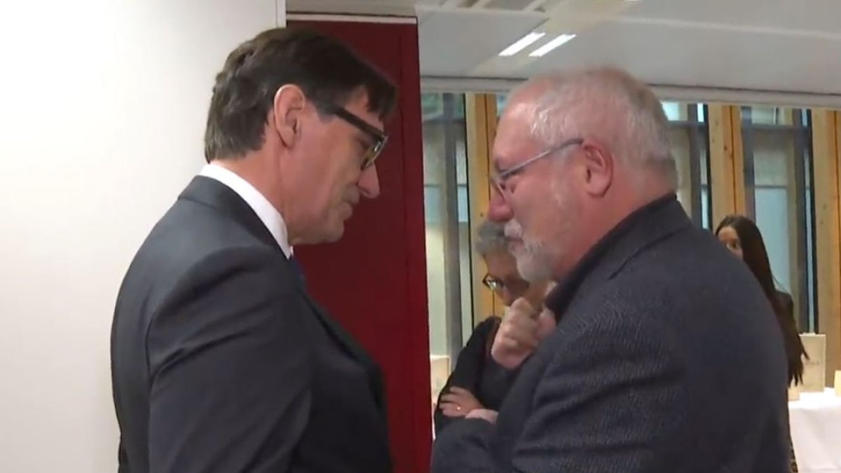 Salvador Illa y Lluís Puig departieron unos momentos.