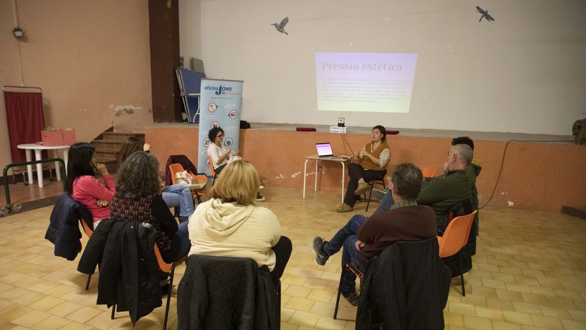 Aquest dimarts es va organitzar un taller sobre pressió estètica per a famílies a Tarroja de Segarra. - C. MARSIÑACH