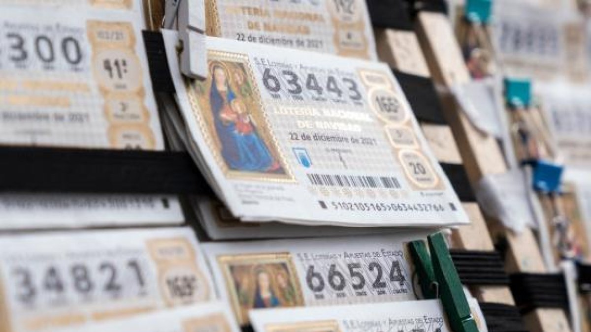 Varios números de lotería.
