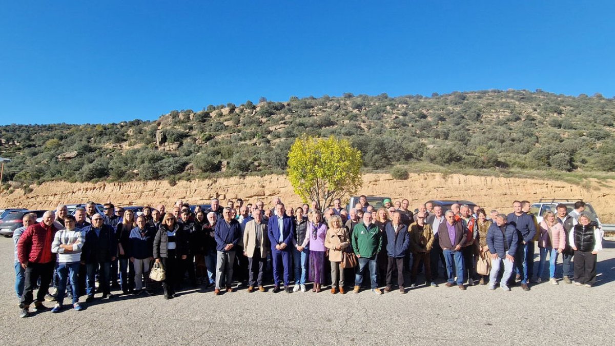 Los asistentes a la jornada en Vilanova de l’Aguda con el conseller de Agricultura. - ASAJA