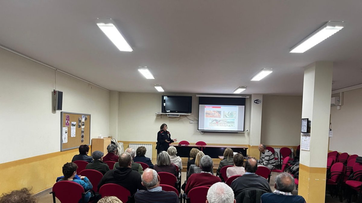Charla informativa de los Mossos d’Esquadra en Sant Ramon. - CONSELL COMARCAL DE LA SEGARRA
