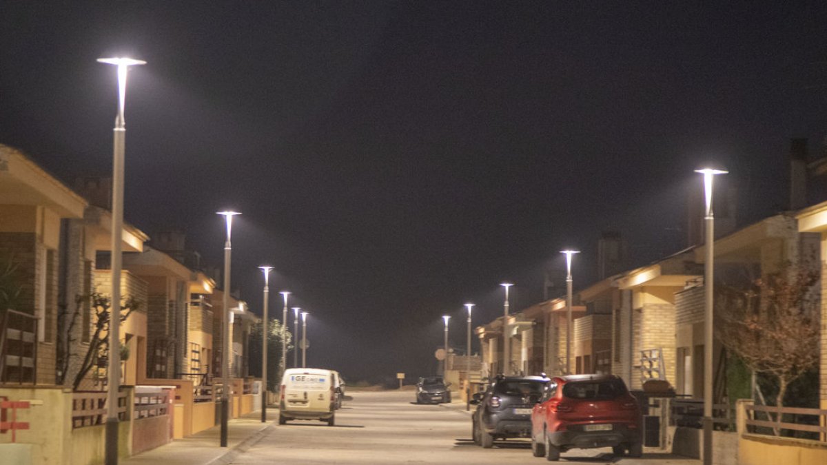 Las nuevas luminarias en las calles Urgell y Coral Flors d’Urgell. - LAIA PEDRÓS