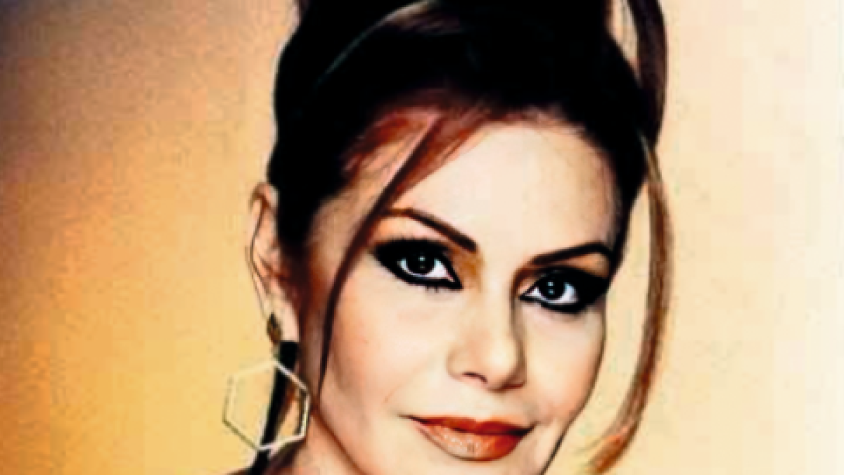 La mujer no puede evitar que se descubra quién es el padre de su hija.