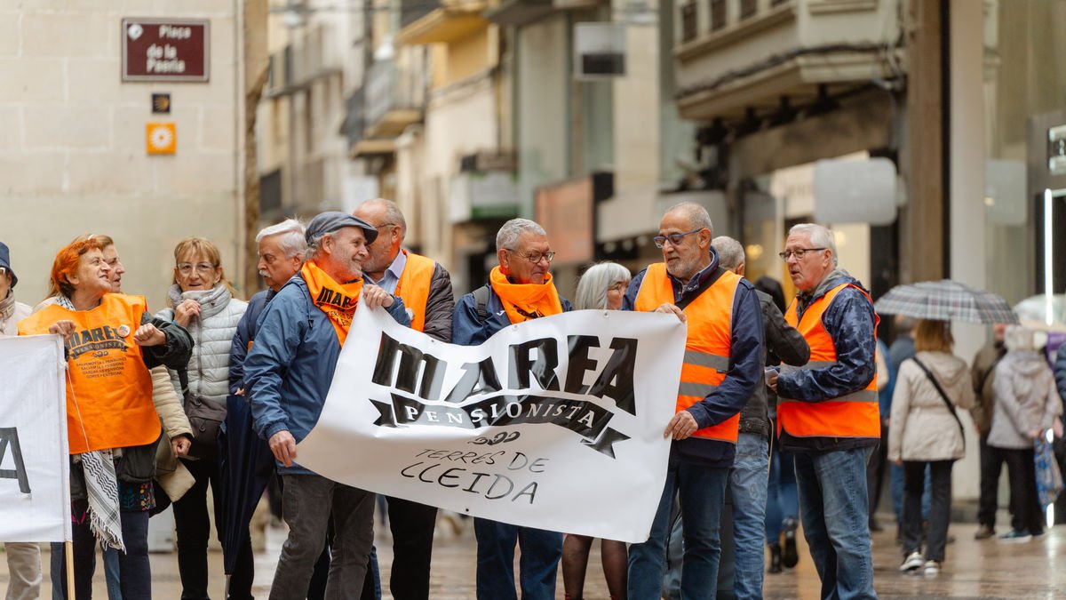 Una manifestació de la Marea Pensionista de Lleida l’octubre passat per exigir pensions dignes. - JORGE AGUSTÍN