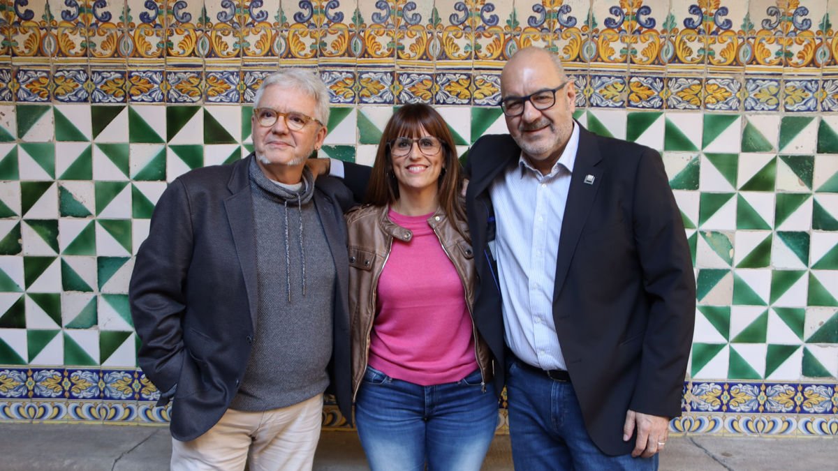 Serra, Montserrat y Camps, ayer durante la presentación. - IEC