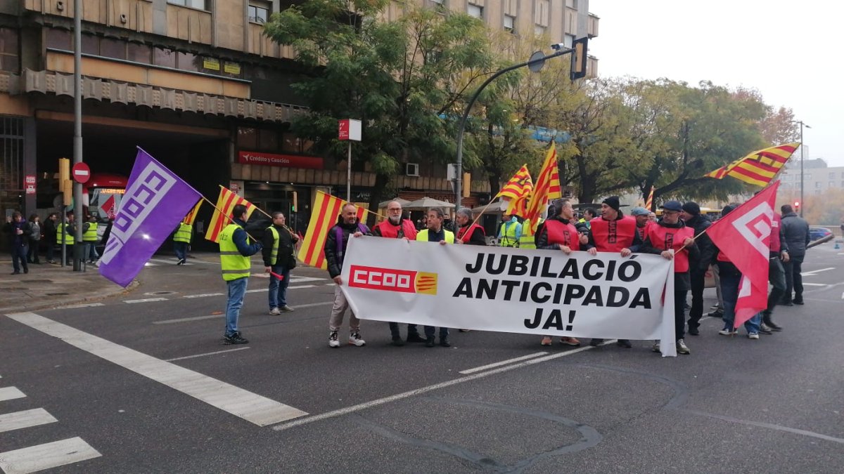 La protesta bloqueja la sortida de l'estació d'autobusos de Lleida.