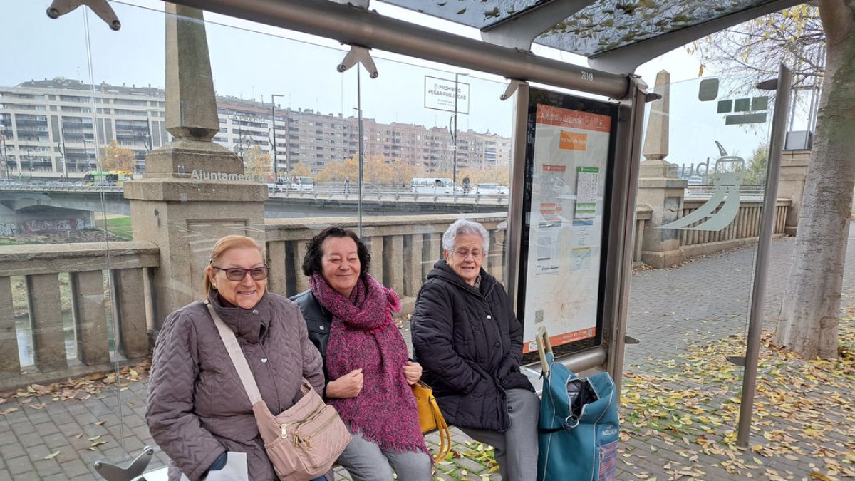 Los manifestantes cortaron la avenida Catalunya de forma intermitente durante unas horas. - SCD