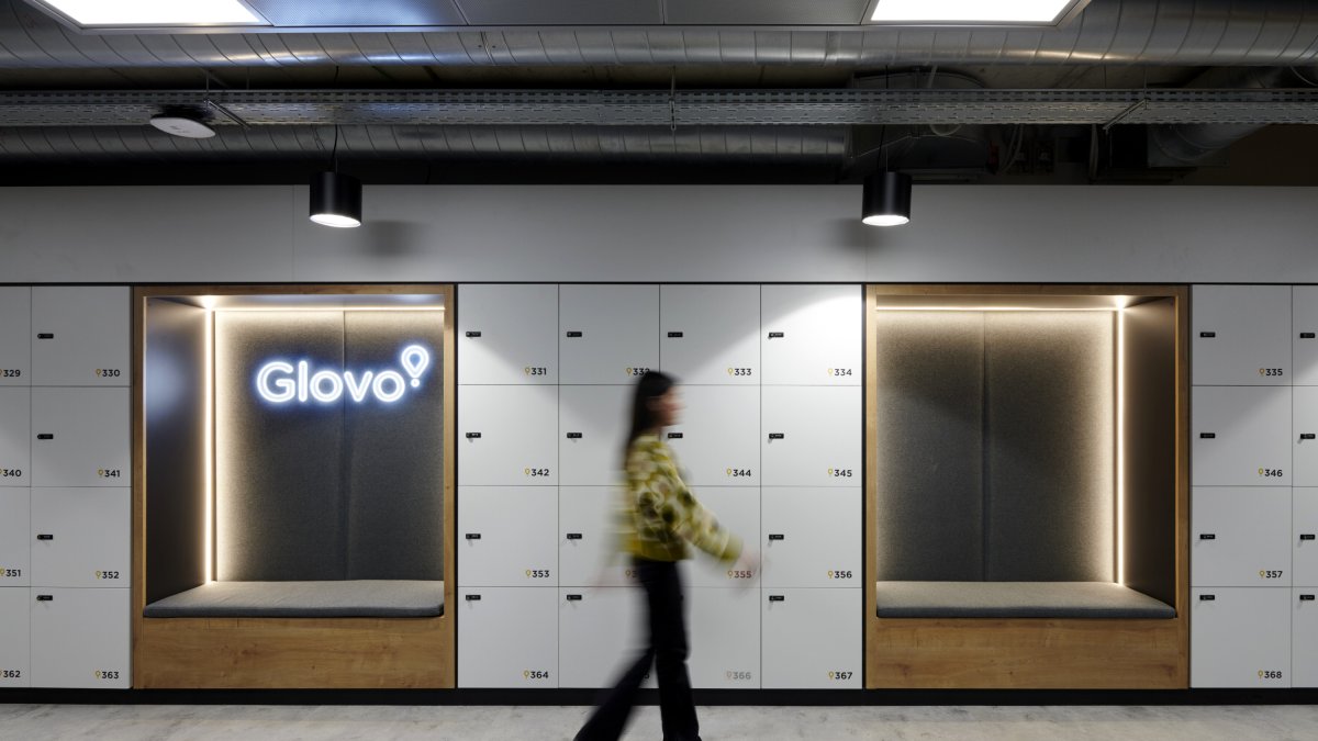 Interior de 'Yellow Park', la nueva sede central de Glovo en el 22@ de Barcelona.