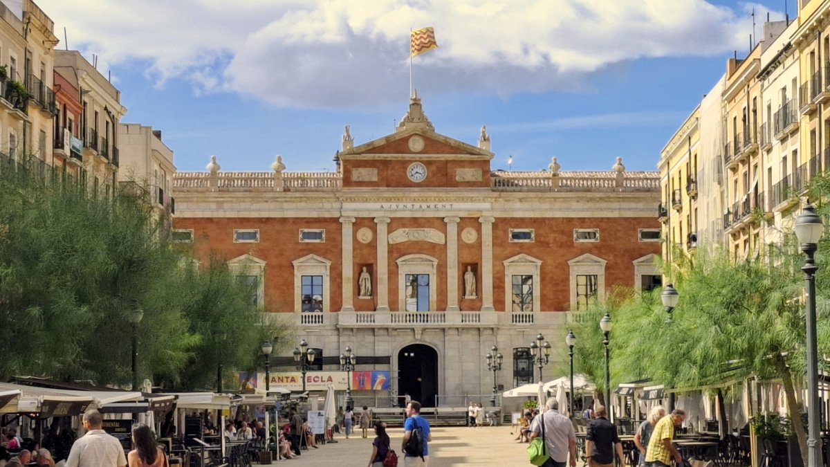 L’alliberament del peatge de l’Ap-2 i el nou túnel de Lilla han escurçat el trajecte amb cotxe fins a tarragona, un destí molt llaminer ara que a lleida arriba la boira