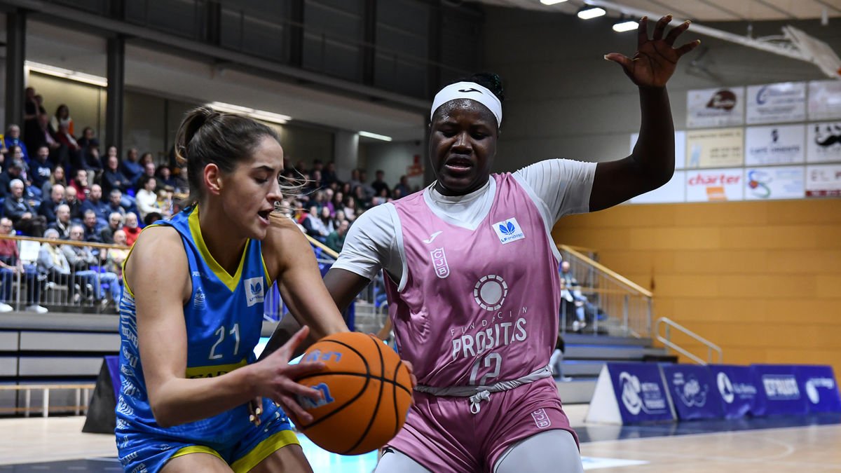 Ana Mandic, durant el partit que va disputar aquest diumenge davant del Joventut de Badalona. - AGUSTÍ PEÑA