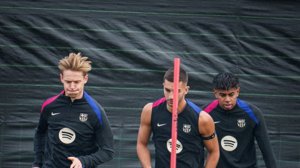 De Jong, Ferran Torres i Lamine Yamal, ahir en l’entrenament. - FCBARCELONA