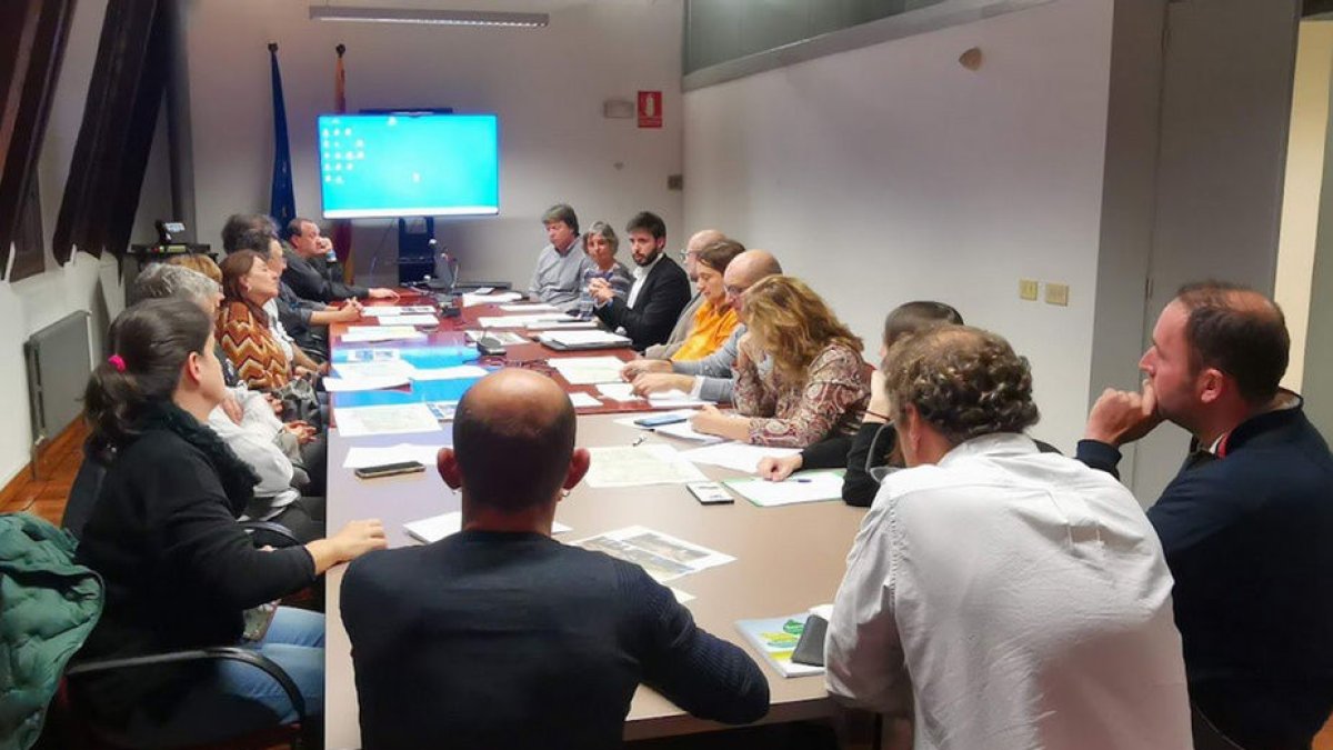 Imagen de la última reunión, en el consell comarcal, con la presencia del Comú de Sant Julià de Lòria.