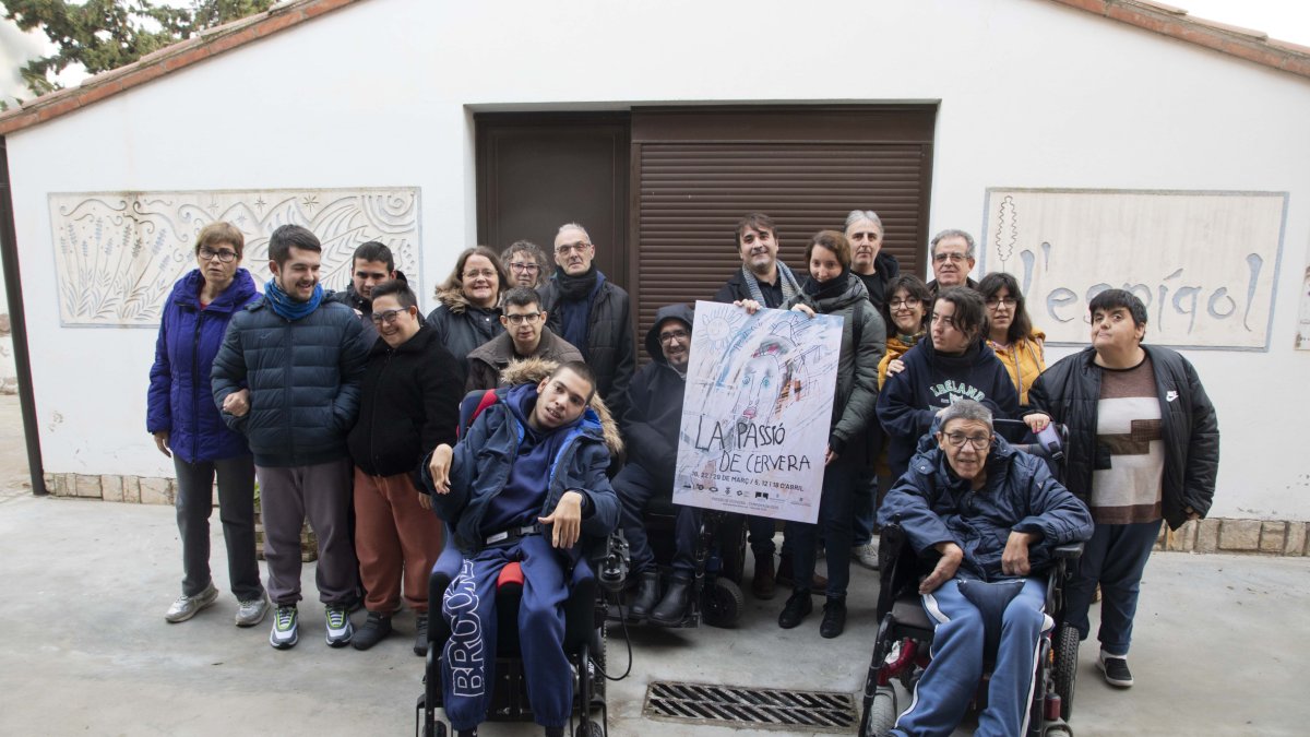 Los autores del cartel lo presentaron ayer.