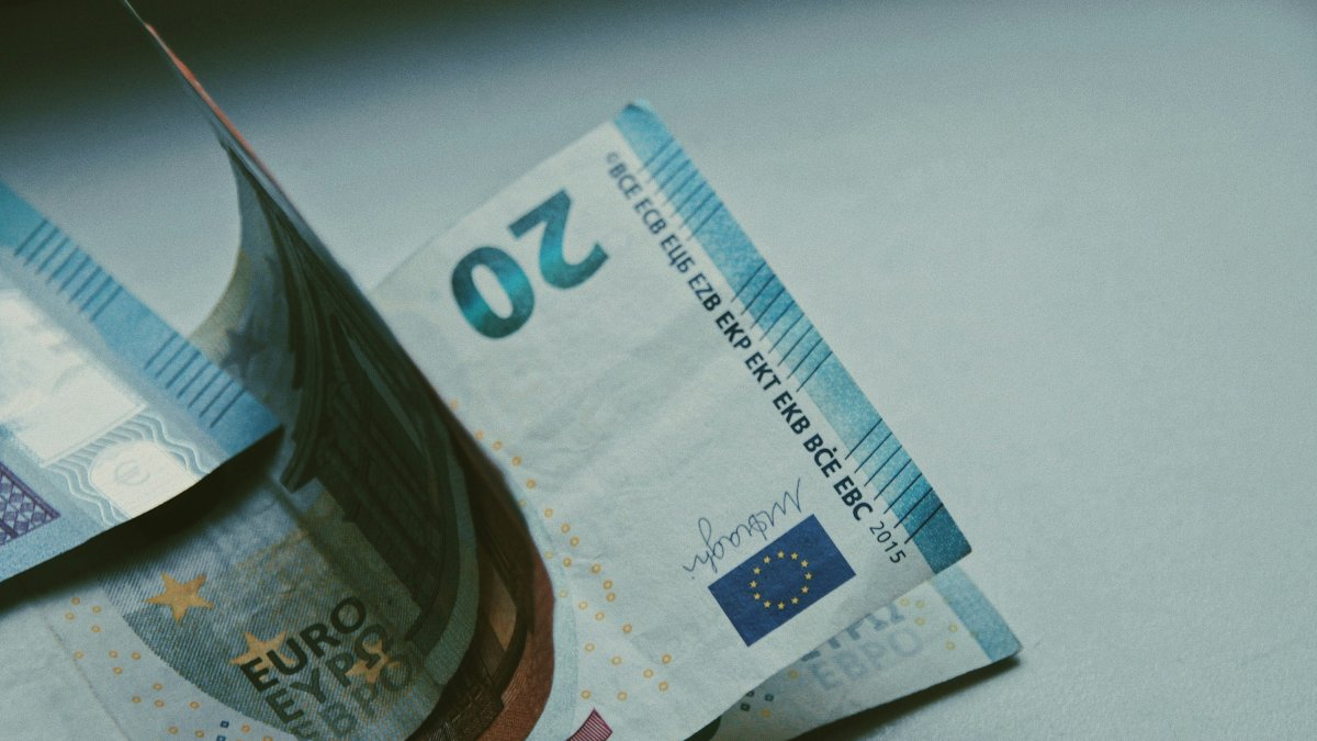 Dinero en efectivo.