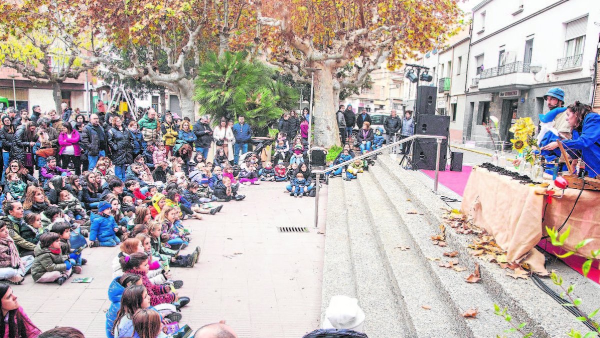 Contacontes teatralitzat del Mag Galderic ahir a Bellpuig. - LAIA PEDRÓS