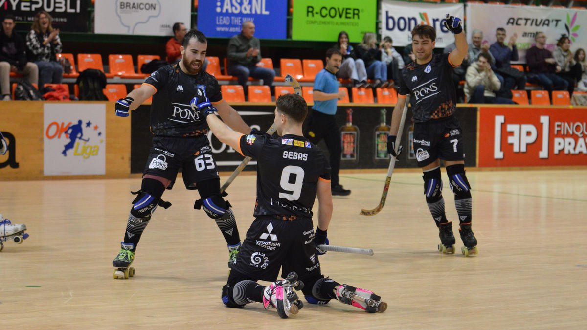 Sebas Moncusí celebra el gol amb què el Pons Lleida va obrir el marcador. - SEBASTIÀ MONCUSÍ