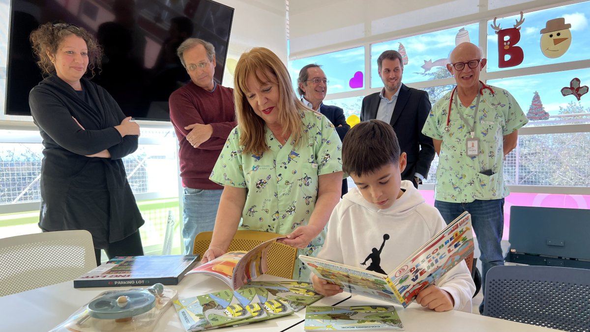 El aula hospitalaria del Hospital Arnau de Vilanova de Lleida atendió a unos 450 pacientes de 3 a 16 años el curso pasado.