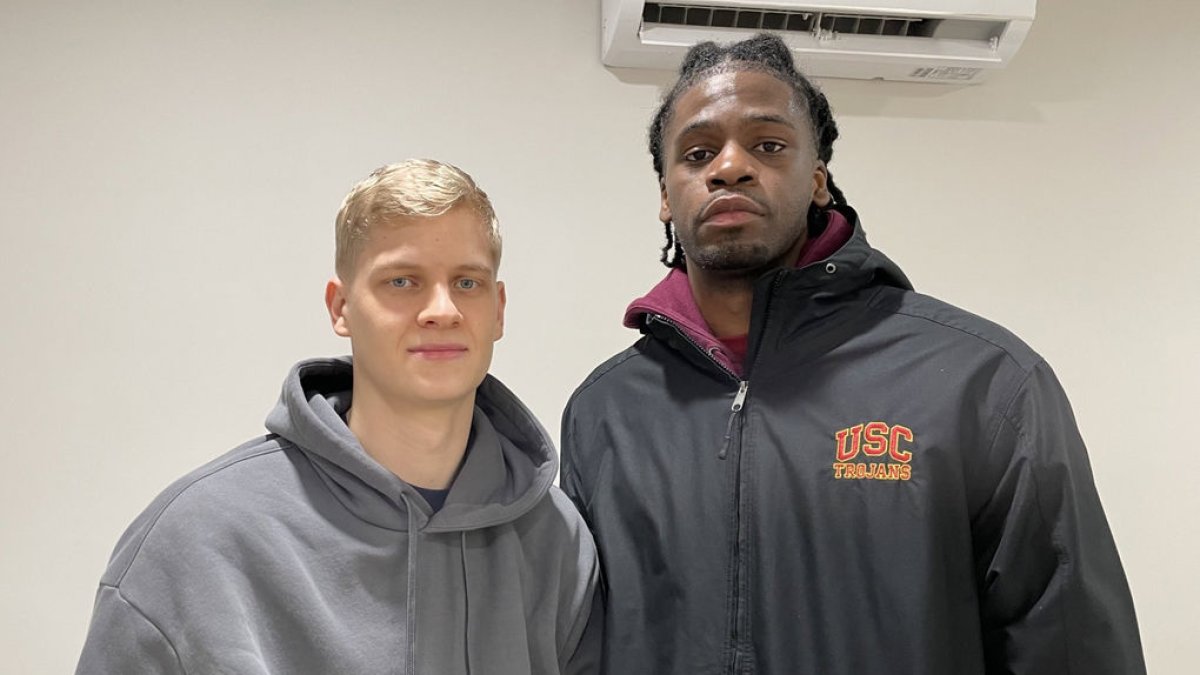 Van der Vuurst i Chevez Goodwin, junts ahir després d’arribar a Lleida per incorporar-se a l’equip.