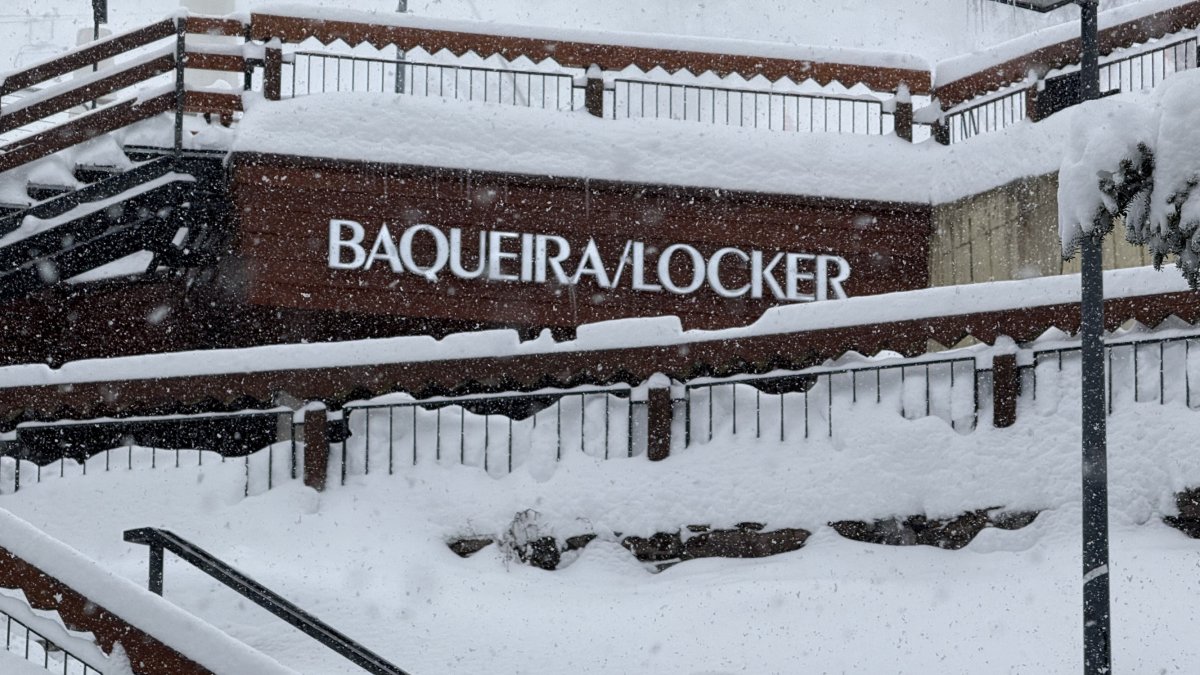 Les oficines de l'estació de Baqueira Beret nevades.