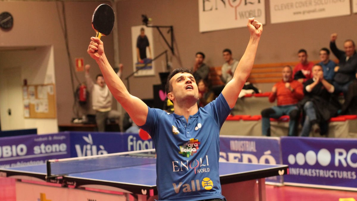 Joan Masip celebra la victòria davant de Jon Guerricabeitia. - CTT BORGES