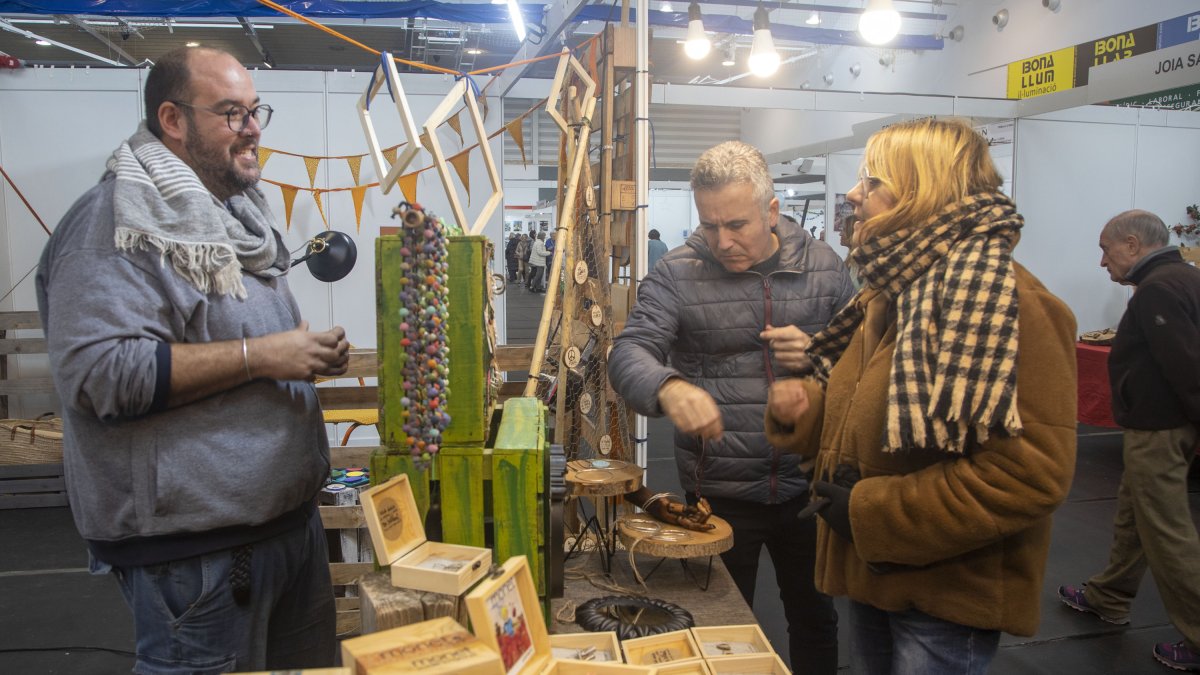 Un estand de la Fira d'Artistes de Tàrrega.