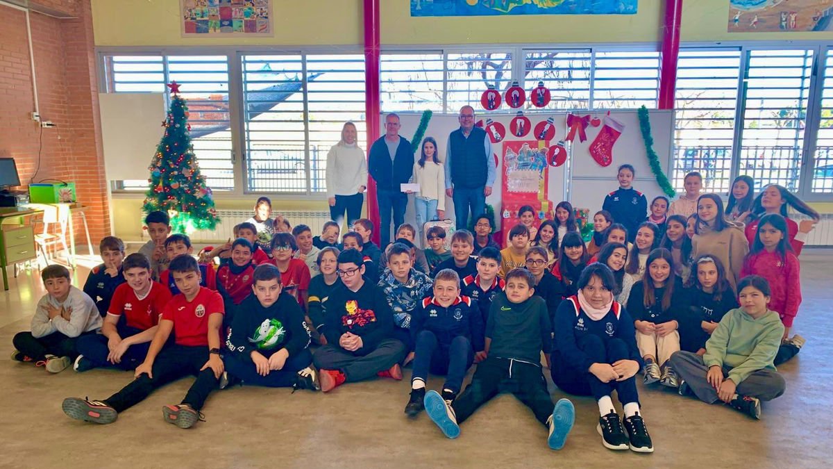 Premio para la autora de la felicitación navideña del ayuntamiento - A.A.