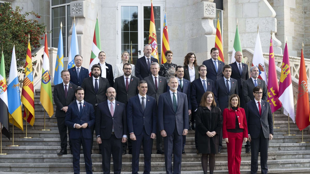 El rey participó ayer en la apertura de la Conferencia de Presidentes, que se celebró en Santander. - EFE