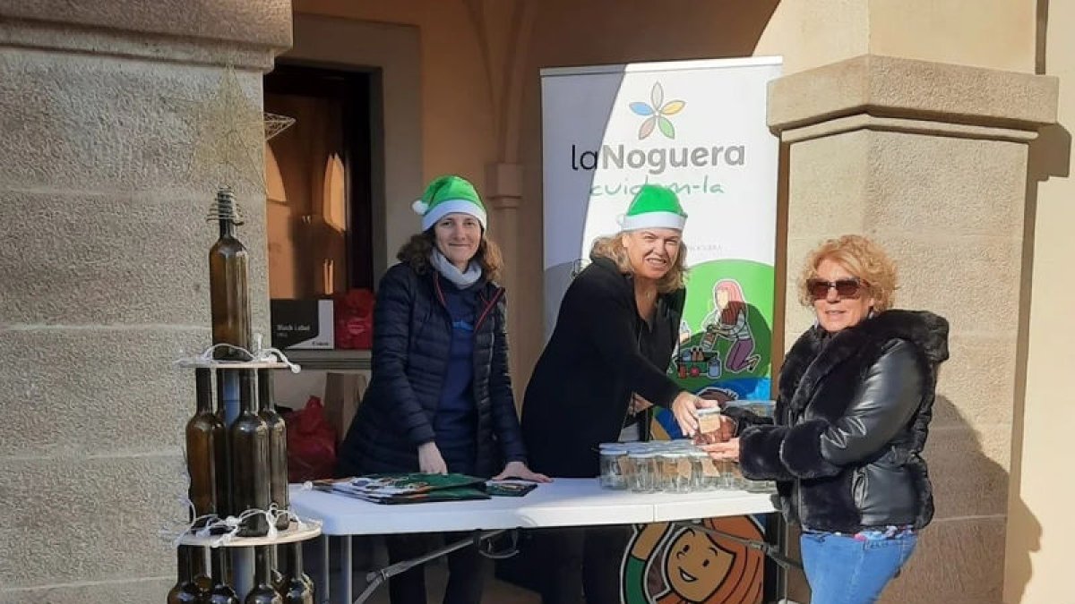 Técnicas del área de residuos esta semana en Bellcaire d’Urgell. - CC NOGUERA